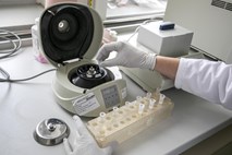 WHO opozarja na širjenje koronavirusne podrazličice XBB.1.5 v Evropi