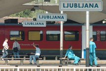 Slovenske železnice ponujajo skupno rabo vlakov in električnih avtomobilov
