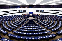 Evropski poslanci pozivajo k odločnejšemu odzivu na ruske grožnje evropski varnosti

