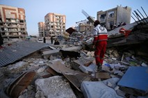 Trije mrtvi in več sto ranjenih v potresu v Iranu