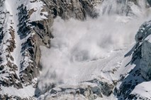 V Avstriji tri smrtne žrtve snežnih plazov