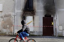 V požaru v Franciji umrli mati in sedem otrok