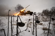 Zelenski: Ukrajinske sile v Donbasu bijejo bolečo in težko bitko