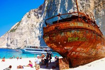 V Grčiji zaprli priljubljeno plažo