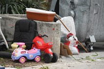 Najstnik truplo deklice skril v vrečo za smeti