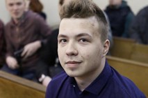 Beloruski opozicijski novinar Protasevič obsojen na osem let zapora

