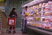 Trgovci dvomijo, da bo vladi uspelo umiriti cene hrane