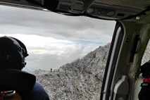 Helikopter včeraj dvakrat poletel na pomoč neustrezno pripravljenim tujcem v Julijskih Alpah