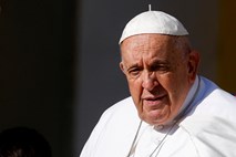 Papež Frančišek smrt migrantov na morju označil za sramoto