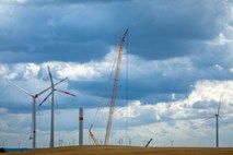 Nemčija pospešeno postavlja vetrne elektrarne