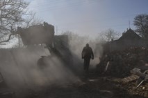 Ruski napad na Krivij Rih terjal najmanj štiri smrtne žrtve