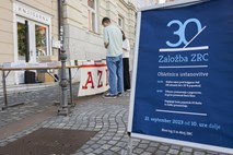 Založba ZRC praznuje 30-letnico, pred knjigarno Azil tudi knjižni sejem