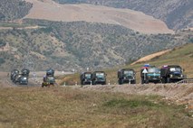 Separatisti v Gorskem Karabahu začeli predajati orožje