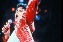 Klobuk Michaela Jacksona na dražbi prodan za 77.600 evrov