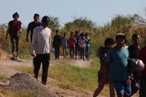 Iz Turčije v Grčijo vstopilo več kot tisoč migrantov