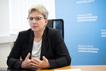 Ministrica Irena Šinko ne bo odstopila