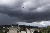 Vreme: Oblačno z občasnimi padavinami