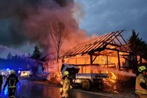 Na Vrhah v slovenjgraški občini ogenj uničil hišo