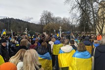 #foto Shod: Ukrajinska skupnost v Sloveniji zahteva več podpore in sankcij ob drugi obletnici invazije