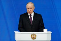 Putin: Rusija napreduje v vojni v Ukrajini