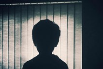 Europol: med 57 aretiranimi zaradi spolne zlorabe otrok tudi učitelji