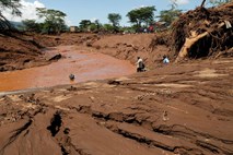 Katastrofalno deževje v Afriki: v Keniji popustil jez, najmanj 42 mrtvih