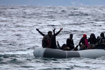 Velika Britanija: v enem dnevu prispelo več kot 700 migrantov v majhnih čolnih