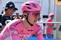 Španec Pelayo Sanchez dobil šesto etapo, Tadej Pogačar ostal v rožnatem