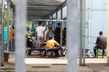 Sodišče zavrglo tožbi občin Brežice in Središče ob Dravi glede izpostav azilnega doma