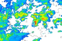 Burno vremensko dogajanje: Na Rudnem polju v desetih minutah padlo 24 litrov dežja na kvadratni meter