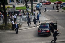 Osumljenec za napad na slovaškega premierja prispel na sodišče