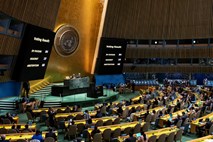 Demokratične države dosegle sprejetje resolucije o Srebrenici