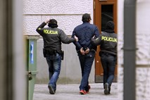 Vlom v banko v Tolminu: skušali odnesti velik sef, a so jih zmotili policisti