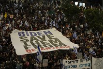 Mirovni predlog: V Izraelu ljudje na ulicah, ministra grozita z odstopom
