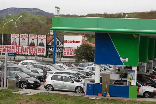 Mol načrtuje prodajo bencinskih servisov v Sloveniji