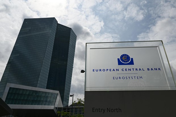 Svet ECB ohranil obrestne mere nespremenjene, nakazal znižanje