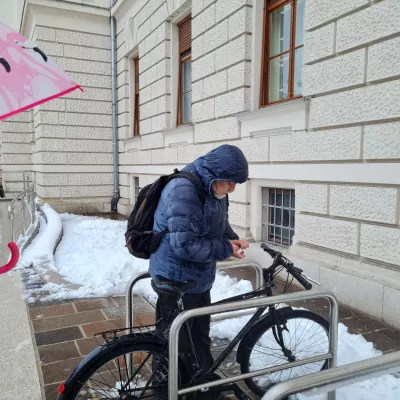 Anton Kovačič, mrtvo mamo skrival 8 let, sojenje, goljufija, skrunitev trupla