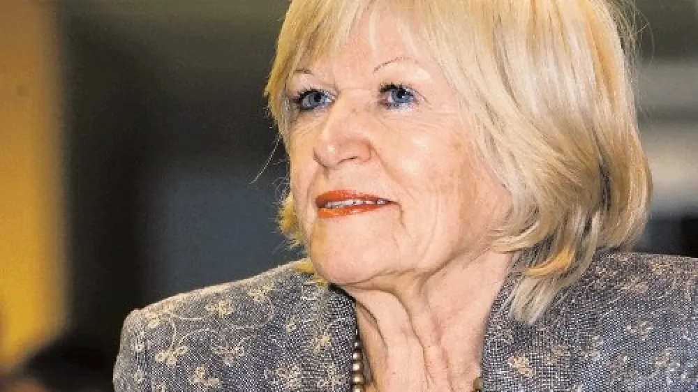 Med člani uprave in nadzornega sveta Probanke sta do srede novembra  dokapitalizacijske delnice vplačala le predsednica uprave Romana Pajenk in  predsednik nadzornega sveta Roman Glaser. Vsak od njiju je vpisal in vplačal za  50.000 evrov delnic, kar je bila tudi spodnja meja vplačila.