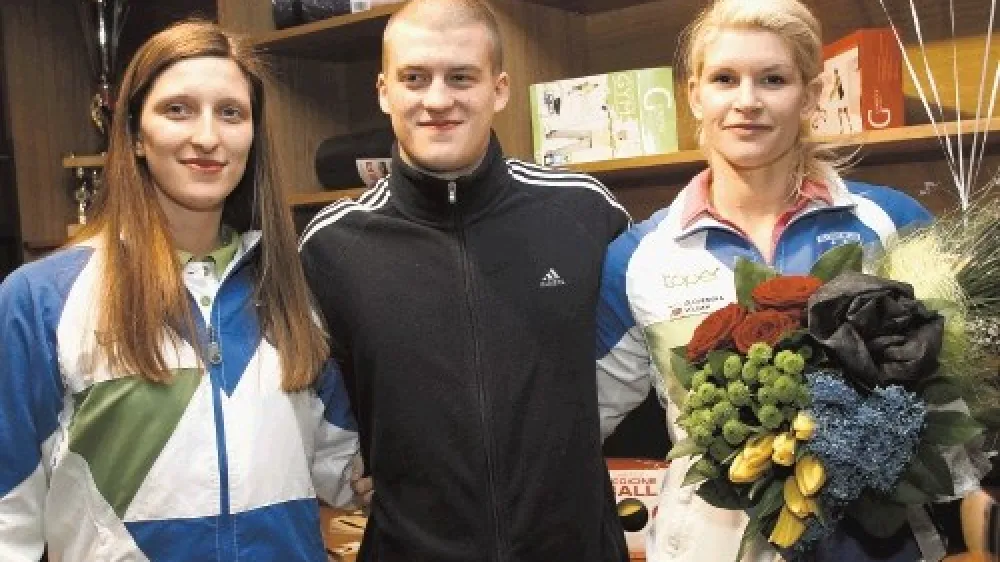 Taekwondoisti (z leve) Franka Anić, Ivan Trajkovič in Nu&scaron;a Rajher bodo zastopali Slovenijo na olimpijskih igrah v Londonu.