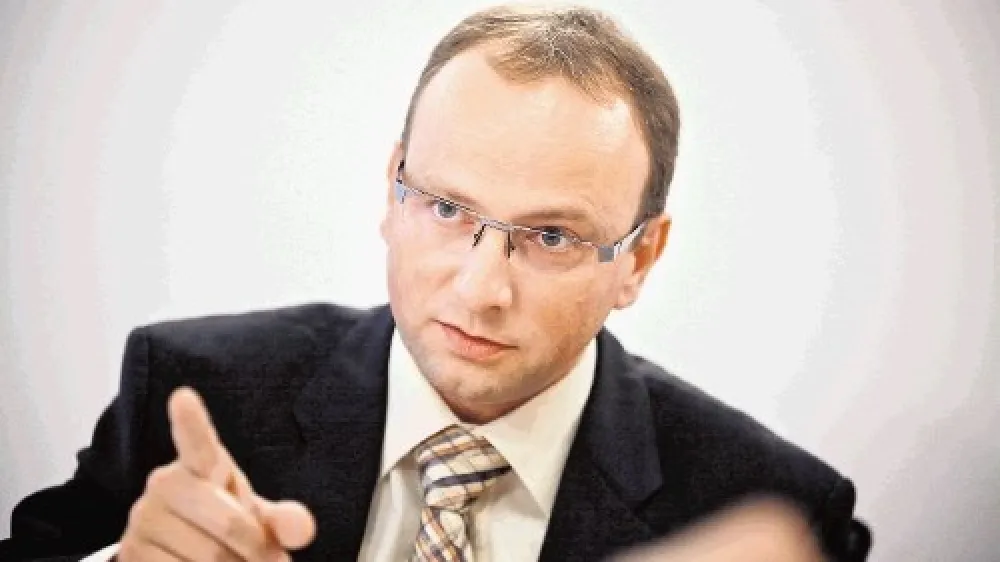 Kandidat za gospodarskega ministra  Radovan Žerjav bo prejel v upravljanje  močno okle&scaron;čeno ministrstvo, saj bodo iz  njega izvzeli energetiko in infrastrukturo.  A ga to ne moti, prepričan je namreč, da  sodi infrastruktura pod isto okrilje, pa  naj gre za ceste, železnice, energetiko ali  telekomunikacije.