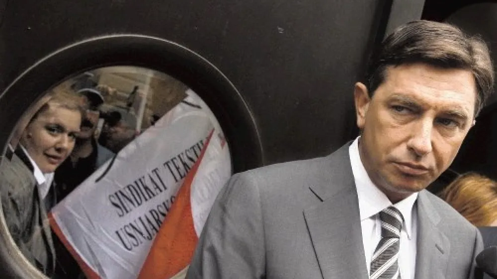 V obdobju vlade Boruta Pahorja se je zvrstilo kar &scaron;est referendumov, dve interpelaciji  si je prislužila  ministrica Katarina  Kresal, po eno pa ministra Igor Luk&scaron;ič in Milan Pogačnik (pred glasovanjem odstopil). Afere, ki so najbolj odmevale v  javnosti, pa so bile povezane z bulmastifi, kupčijo z BMW Group, vodjo kabineta predsednika vlade Simono Dimic,  podjetjem Ultra in najemom stavbe za Nacionalni preiskovalni urad.