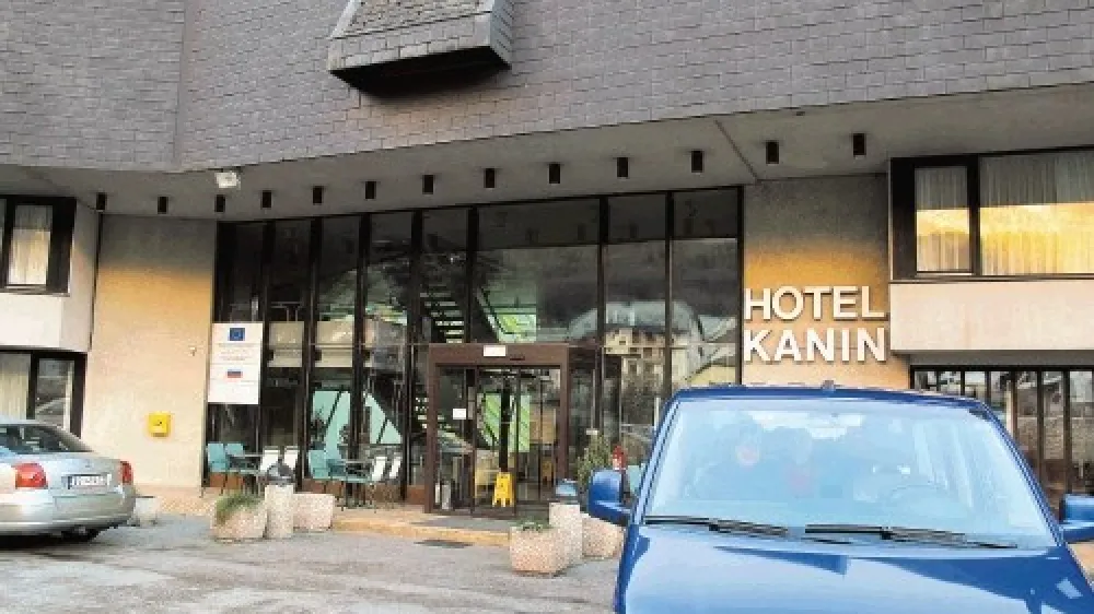 Okoli 20 dijakom novogori&scaron;ke gimnazije je bilo konec prej&scaron;njega tedna v Bovcu močno slabo.