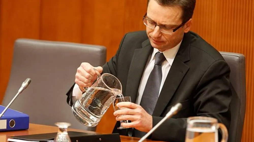 Zvone Černač, minister za  infrastrukturo in prostor: Uslužbenci  na direktoratu za prostor  bodo morali  sprejeti osebno odgovornost  za  pravočasno in pravilno izpeljavo  posameznih postopkov, sicer si bodo  morali delo poiskati  drugje.