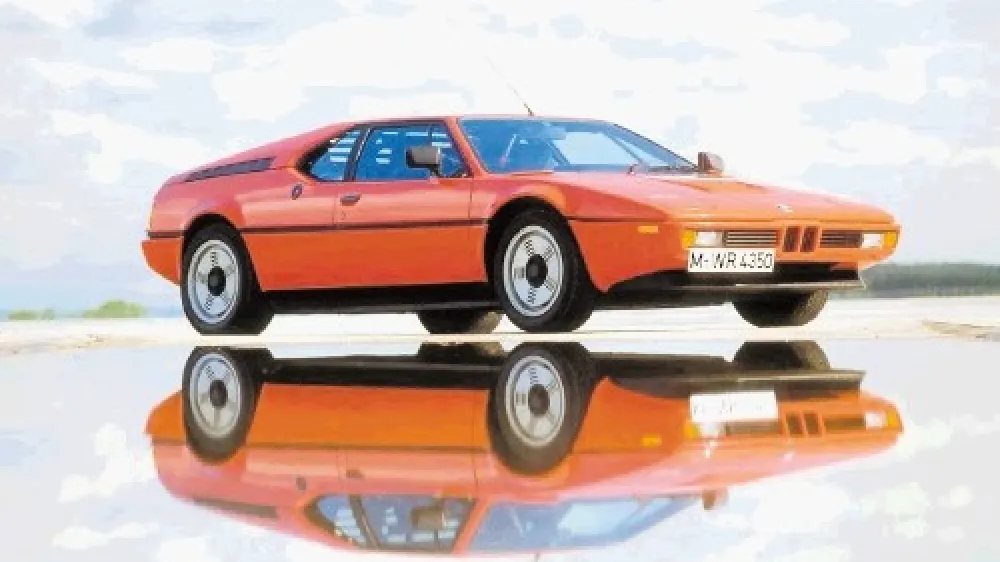 BMW M1 je prvi BMW z oznako M, ki je bil naprodaj v splo&scaron;ni prodaji. Predstavili so ga leta 1978, za osnovo je služil prototip  BMW turbo iz leta 1972, ki ga je oblikoval Paul Bracq, dokončen videz pa je modelu M1 vtisnil &scaron;e en znan oblikovalec  Giorgetto Giugiaro. Pri razvoju avtomobila je imel na začetku prste vmes tudi Lamborghini, h kateremu so se pri BMW obrnili  zaradi pomanjkanja sredstev, a je nato zaradi finančnih težav Italijanov znova pristal v rokah nem&scaron;kih inženirjev. Sprva je bil  tudi M1 mi&scaron;ljen zgolj kot avtomobil za dirka&scaron;ke steze, cestnih različic, ki so imele pod pokrovom 6-valjni motor z 277 konji  (204 kW) in so dosegle najvi&scaron;jo hitrost 260 kilometrov na uro, pa so naposled do konca proizvodnje leta 1981 izdelali 456.