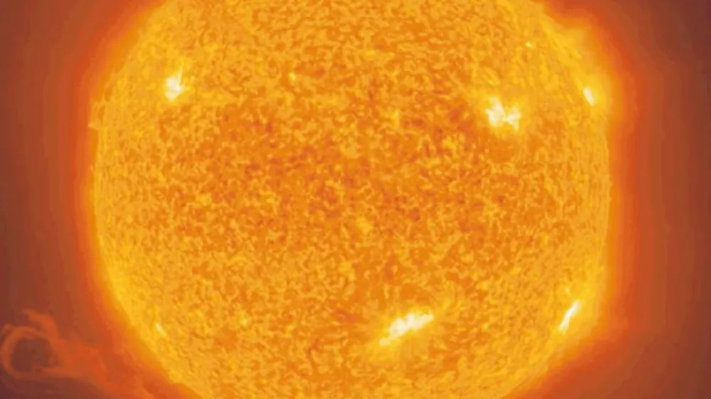 Morebitno elektrarno v vesolju bi  lahko ogrožalo  preveliko žarčenja sonca.