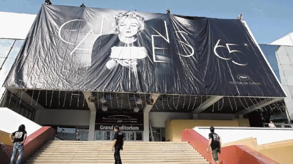 Na uradnem plakatu 65. canskega filmskega festivala je tokrat Marilyn Monroe, ki prekriva tudi festivalsko palačo.