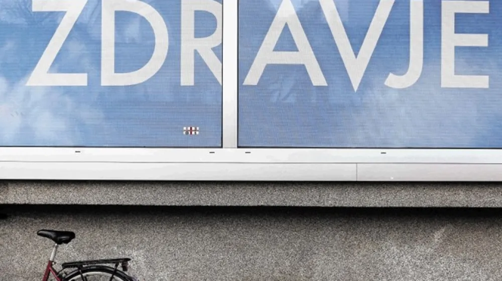 Okoli 1,5 milijona Slovencev, ki plačujejo dopolnilno zdravstveno zavarovanje, bo, kot kaže, moralo kmalu plačevati vi&scaron;jo mesečno premijo.