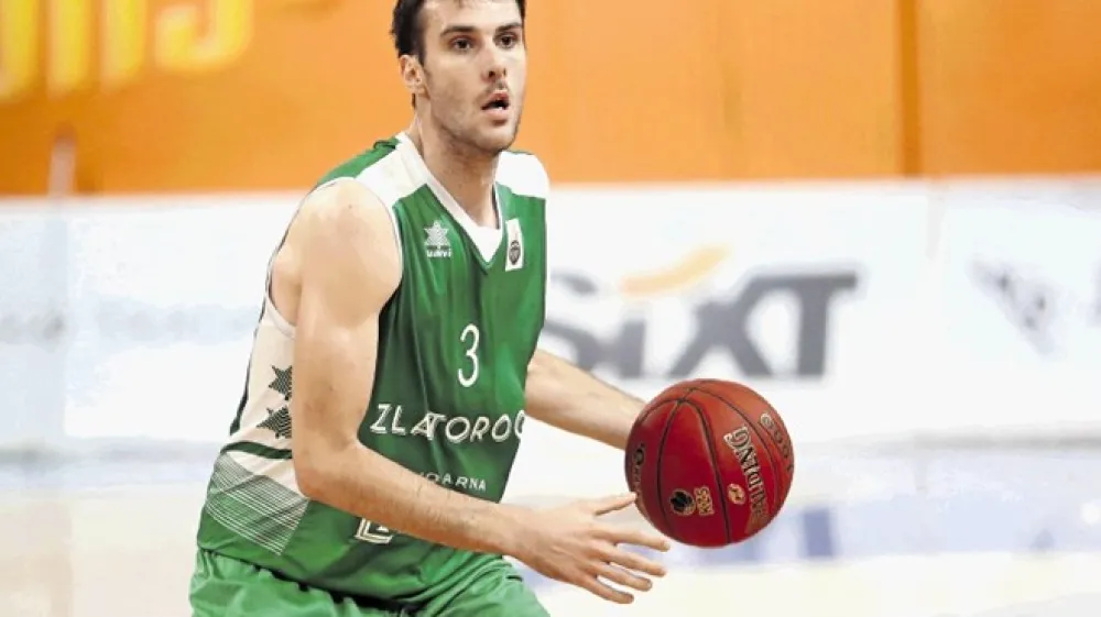 Igor Tratnik je k zmagi Zlatoroga proti &Scaron;enčurju prispeval 28 točk in pet skokov.