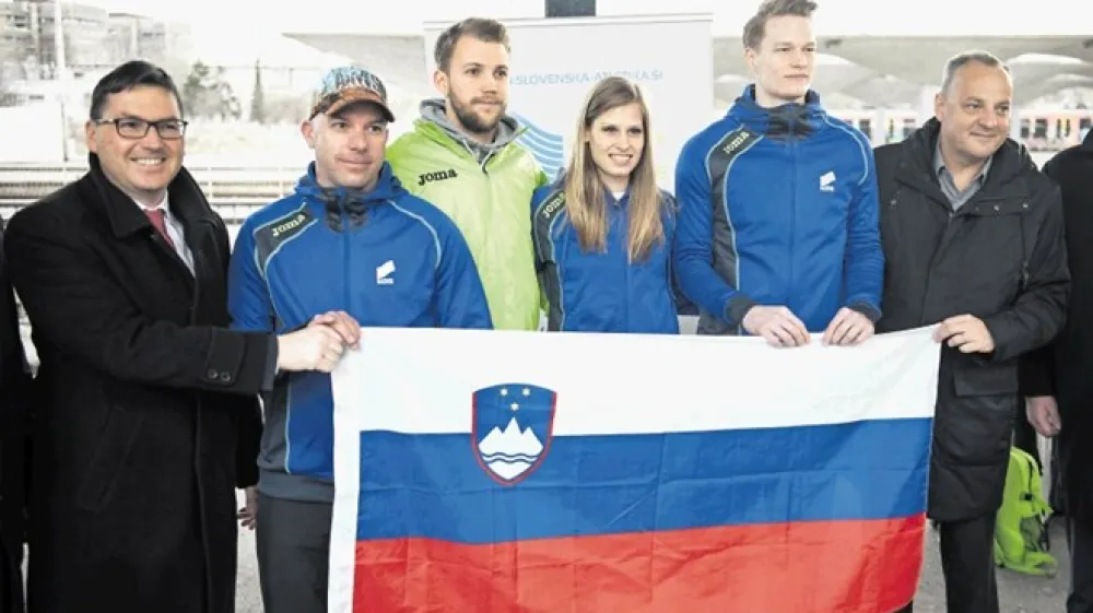 Del slovenske atletske reprezentance pred odhodom na  vrhunec sezone, evropsko dvoransko prvenstvo v Beogradu.