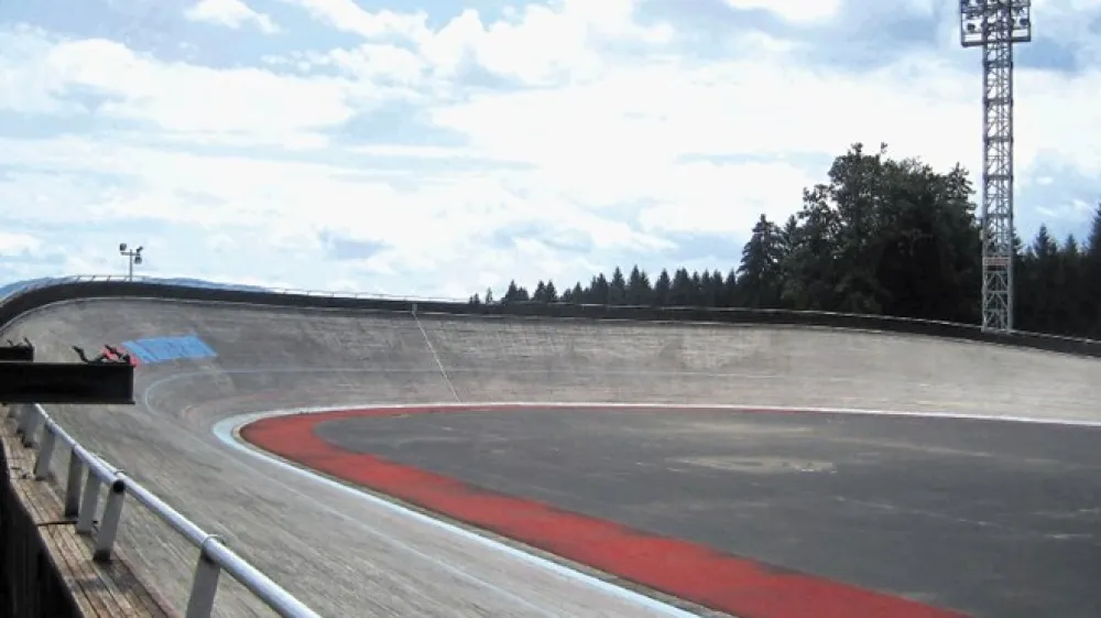 Gradbena dela na velodromu v Če&scaron;či vasi naj bi začeli &scaron;e letos.